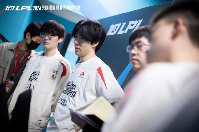 使得年轻球 使得年轻球