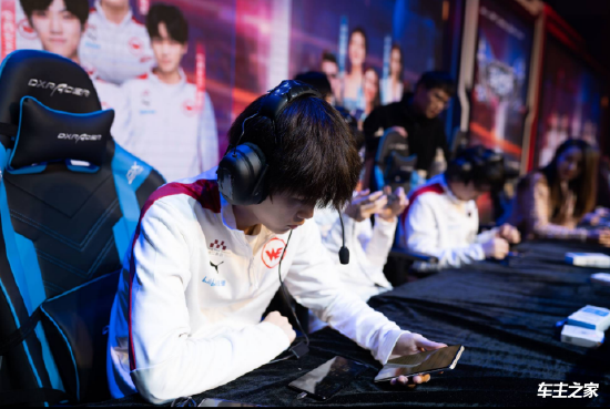 利落的横扫 利落的横扫